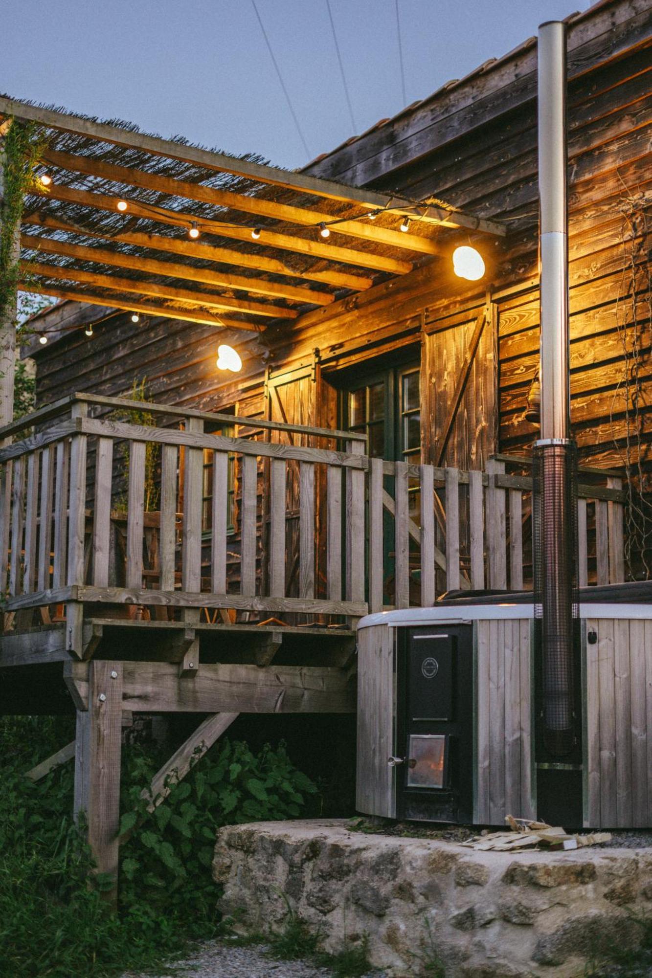 La Ferme Du Pont De Maumy, Cabane Au Bord De L'Etang Et Bain Nordique Busserolles Extérieur photo