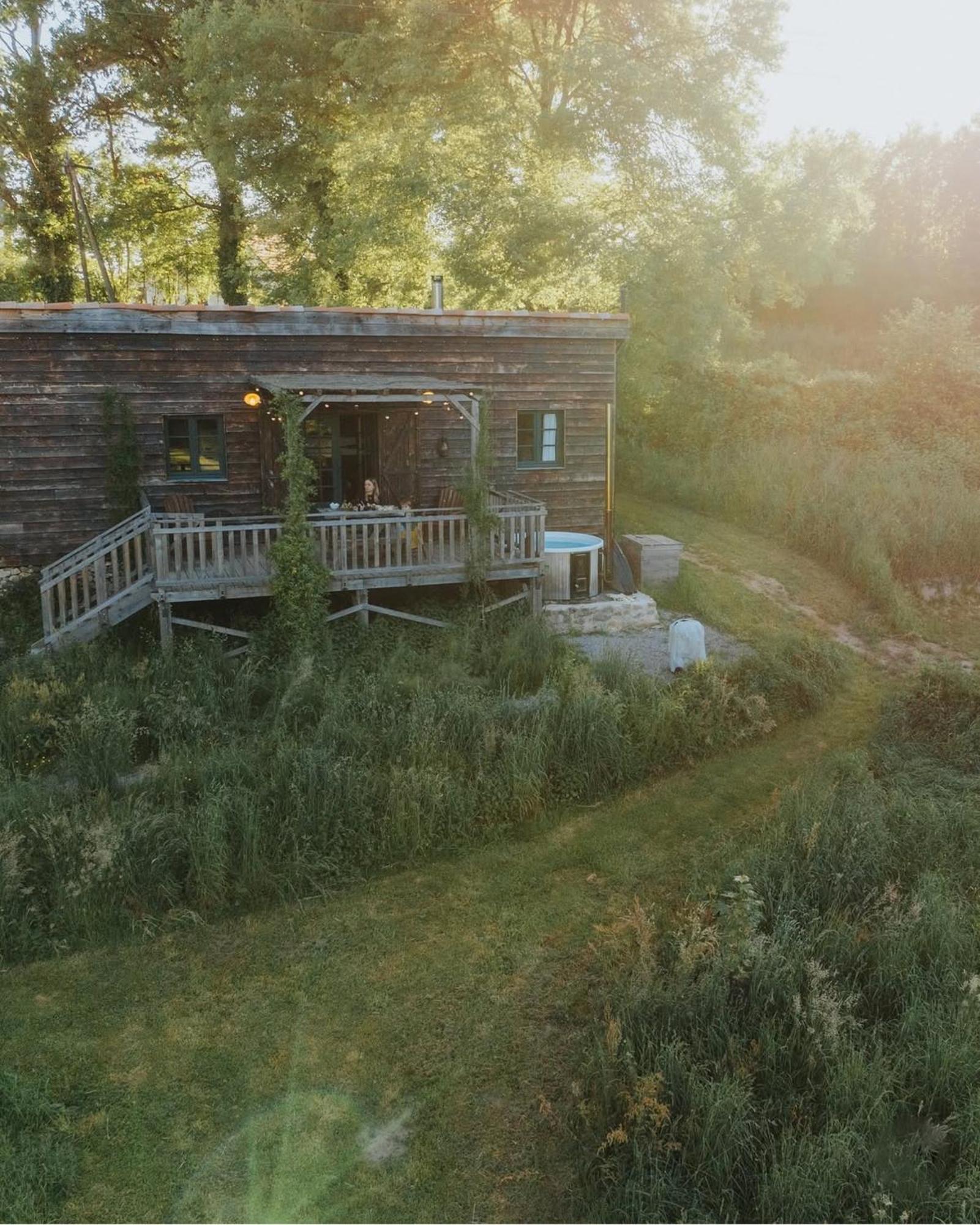 La Ferme Du Pont De Maumy, Cabane Au Bord De L'Etang Et Bain Nordique Busserolles Extérieur photo
